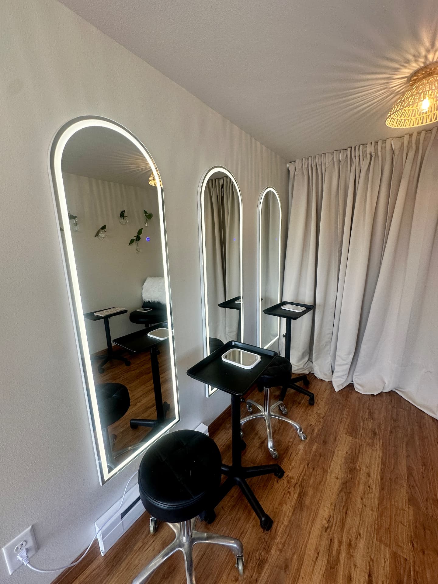 Personalized DIY lash Masterclass at The Lash Bar luxury lash studio